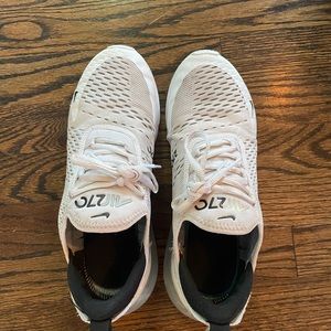 Men's size 8 Nike Airmax 270.